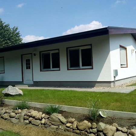 Behaglicher Bungalow Fuer Mensch Und Hund Barkhagen Екстериор снимка